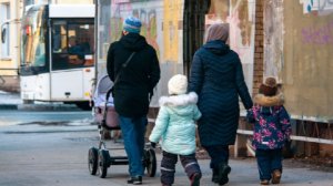 Путин: многодетные семьи не должны терять поддержку при повышении дохода