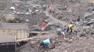 Строительство,  обвал карьера, обзор работ