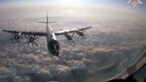 Два ракетоносца Ту-95МС выполнили семичасовой полет над двумя морями