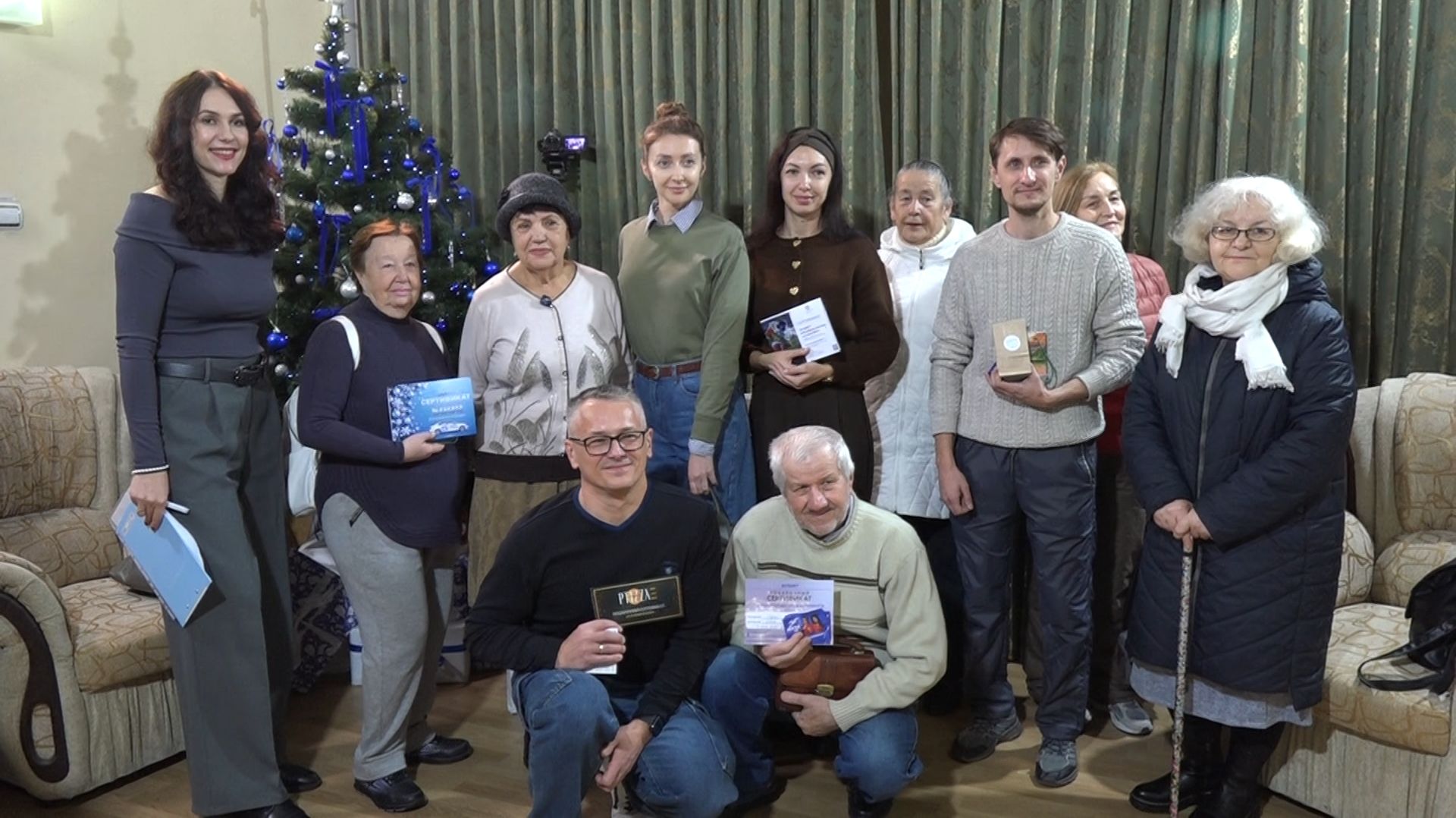 Репортаж "Щедрая зима: вручение подарков", 23.12.25 смотреть онлайн