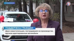 Двум жителям Севастополя вручили ключи от новых отечественных автомобилей