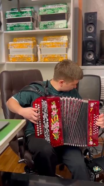 Шикарная гармонь в свободную продажу! Заказ консультация +7-908-182-55-53 Любой доступный мессенджер смотреть онлайн