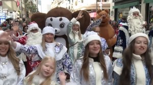 Парад российских Дедов Морозов и Снегурочек прошел в Мексике