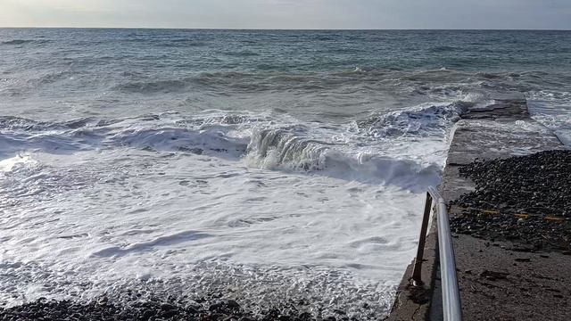 Сочи. Декабрь 2025 года. Военный санаторий "Лазурный берег". Море.