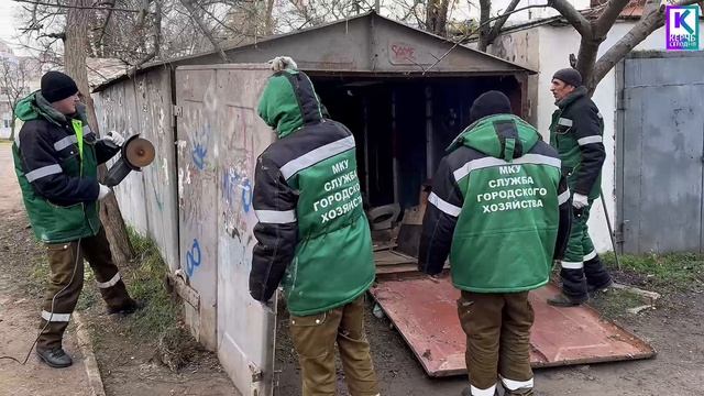 На улице Генерала Петрова в Керчи снесли два гаража смотреть онлайн