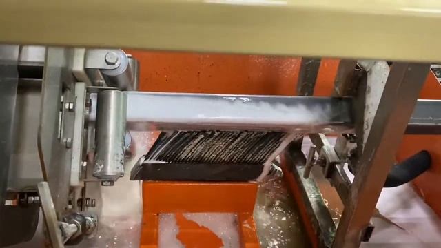 Автоматическая линия электрохимической очистки профильных труб ЭХО-1 _ Процесс удаления ржавчины