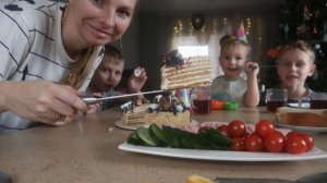 vlog❄️УПАЛО ЗРЕНИЕ🤓/ ДЕНЬ РОЖДЕНИЯ МИШИ-10 ЛЕТ: ШАРИКИ, КВЕСТ,ПОДАРКИ, ТОРТ 🍰/ДОРИСОВАЛА КАРТИНУ🖌