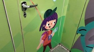 Опять попала в детский вагон, только по-другому оформлен.