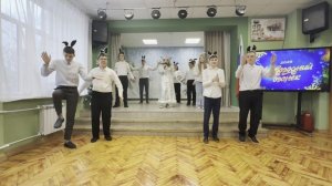 Путешествие сквозь время: Новогодний огонёк. Снегурочка с песней «Потолок ледяной, дверь скрипучая»