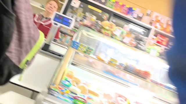 Не прогулка, а какая то бродня по магазинам. смотреть онлайн