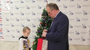 Елка желаний: Владислав Гриб исполняет мечту ребенка