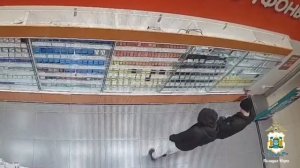 Гастролеров из Уфы задержали полицейские Югры за кражу 12 смартфонов из торгового центра в Сургуте