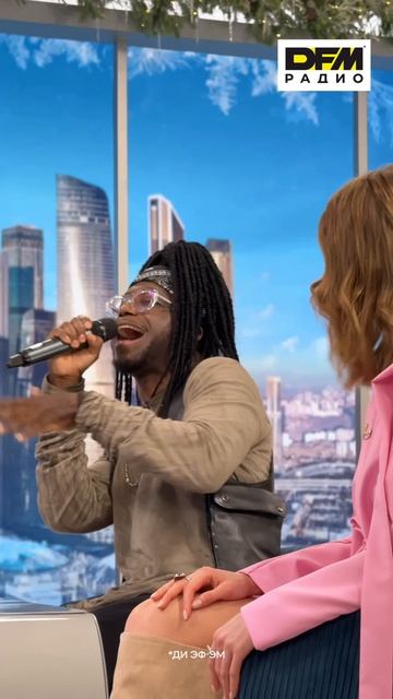 Саймон презентовал свой трек в гостях у ТНТ! Какой грув и энергия 🔥 смотреть онлайн