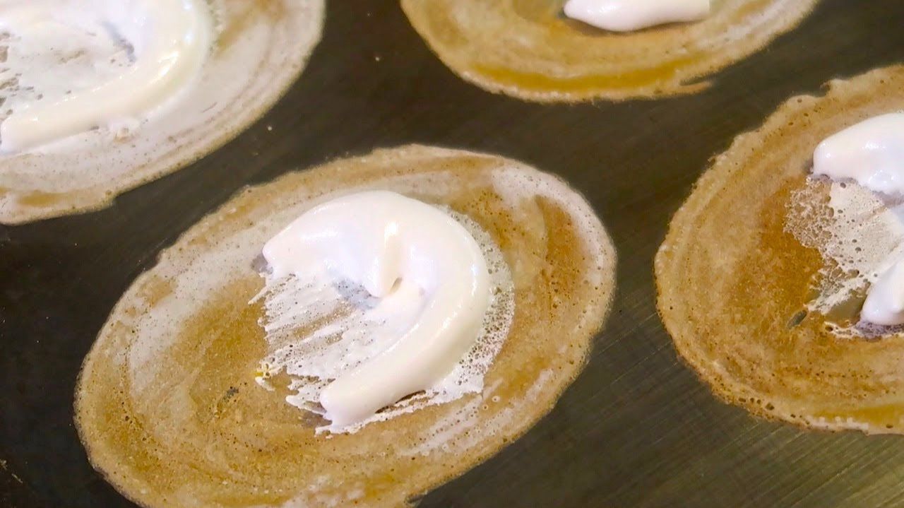 Тайские хрустящие блины (Кханом буанг) - Уличная еда Бангкока смотреть онлайн