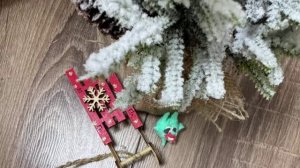 Крош смешарики уронил елку