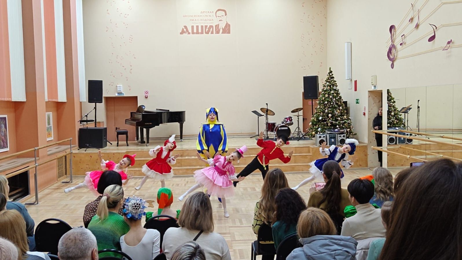 НОВОГОДНИЙ КОНЦЕРТ В ДШИ №1. ПРЕМЬЕРА ТАНЦА "КУКЛЫ", АНТ "ЛЕБЁДУШКИ". смотреть онлайн