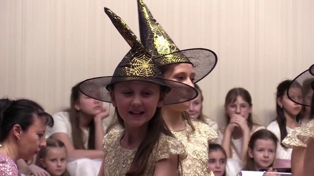 Муз. И.Хрисаниди, сл. М.Бородицкой "Колдунье не колдуется"