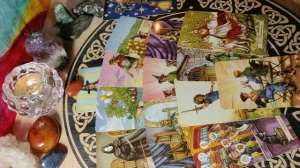 Любит ли Вас загаданный человек 💞 таро по вариантам