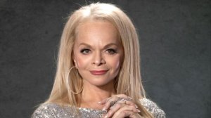 Долина попросила Лурье разрешить ей пожить в квартире до марта. Что ответила Лурье?