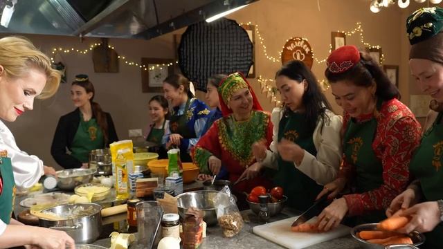 СОЧНО И ВКУСНО! 🔥 ВИДЕО С МОЩНОГО КУЛИНАРНОГО МАСТЕР-КЛАССА КО ДНЮ НАРОДНОГО ЕДИНСТВА. смотреть онлайн