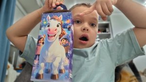 распаковка конфет которые нам дали в школе