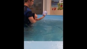 Бассейн с Максимом и девушкой