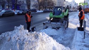 Снегоуборочная кампания в Самаре: городские службы обрабатывают тротуары и дороги