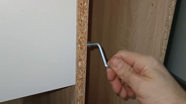 Сборка стола с надстройкой Монблан. Неправильная разметка с завода под направляющие ящика.