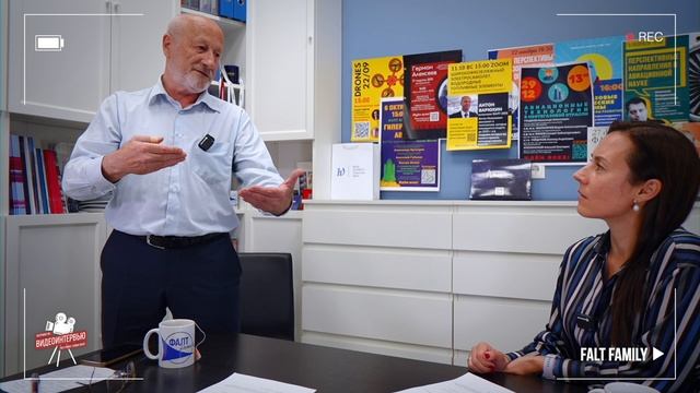 За кадром: интервью с преподавателями.