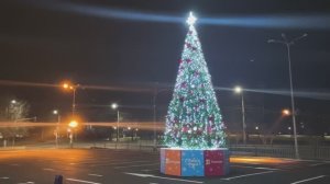 ЁЛКА  ЛУГАНСК С НАСТУПАЮЩИМ ! НОВЫМ ! ГОДОМ ! 4K SDR