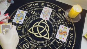 Любовный треугольник. Женщина и двое мужчин. Гадание на игральных картах