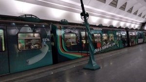 Опять новый поезд в метро.Показываю вам,удивилась,что их так много разных.