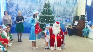 ЯРОСЛАВ РАССКАЗЫВАЕТ СТИШОК НА НОВОГОДНЕМ УТРЕННИКЕ