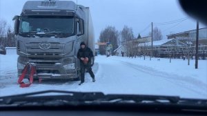 23.12.2025 М12 на Уфу через Бирск перекрыли. Снегопад.