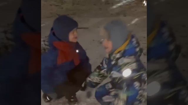 Дворовые елки в самом разгаре! смотреть онлайн