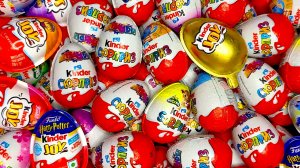 Увлекательное видео | Распаковка золотой конфеты Kinder Joy и 500 конфет Kinder Surprise