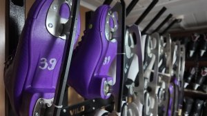 В 6-м микрорайоне Пыть-Яха начал работу каток с пунктом проката коньков