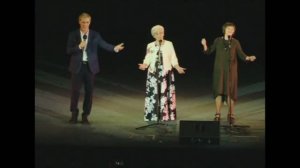 Сергей Варчук с мамой и сестрой. Песня " Уральская рябинушка"