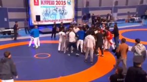 В Крыму на турнире по борьбе произошла массовая драка