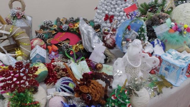 В здании городской Администрации состоялось открытие ежегодной благотворительной выставки-ярмарки смотреть онлайн