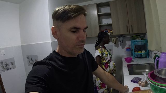 АНН В КЛИНИКЕ ПО МЕСТУ ВЕДЕНИЯ БЕРЕМЕННОСТИ, АФРИКА НАЙРОБИ смотреть онлайн