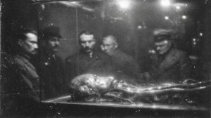 В 1978 году в Узбекистане геологи нашли саркофаг с железной рукой и маяком