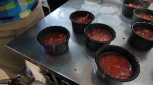 Предприниматель раздает бесплатные обеды пенсионерам