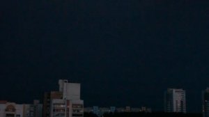 Гроза в городе перед рассветом. Видео