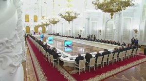 Владимир Путин - Правительству, Администрации Президента выстроить работу с регионами по кадрам