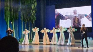 Государственный вокальный ансамбль "Туймаада" исполняет песню "Туундара" (Тундра)