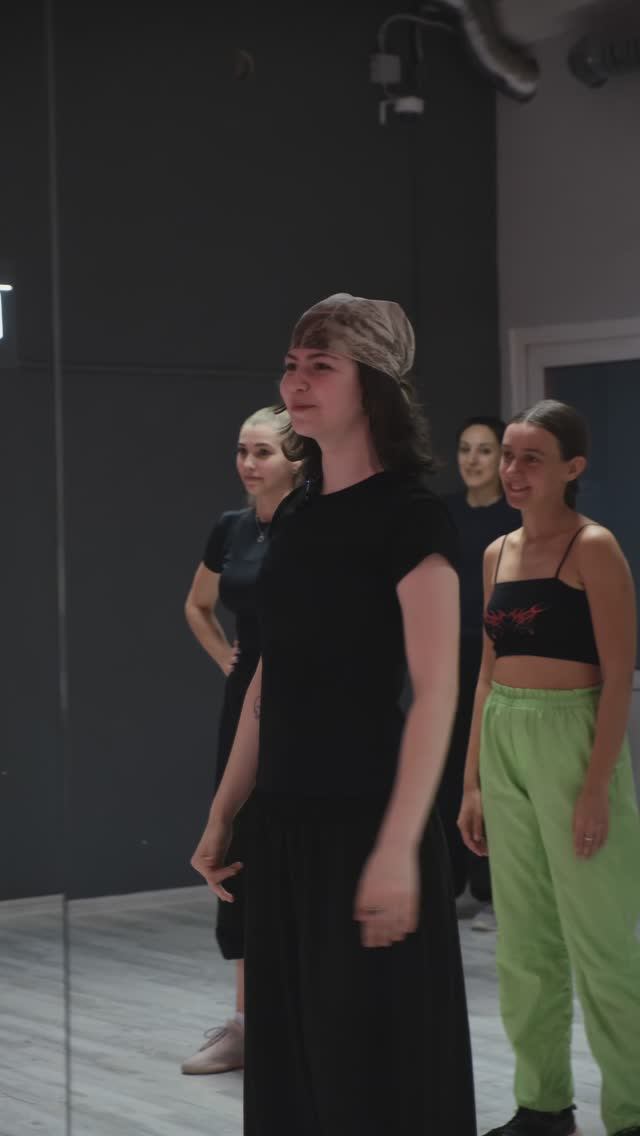 HIP-HOP с Ксюшей Власовой Танцевальный центр S17, Конюшенная площадь, 2В смотреть онлайн