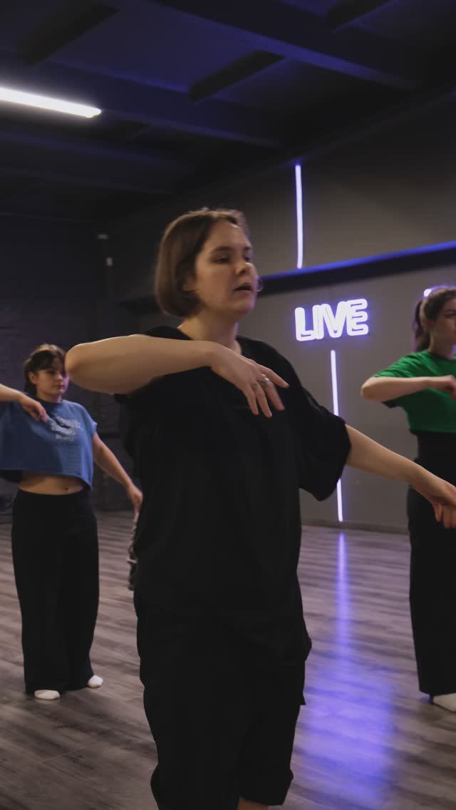 CONTEMPORARY с Дашей Стасий ✨ Танцевальный центр S17 Конюшенная площадь, 2В смотреть онлайн