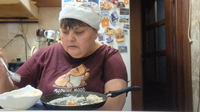 мукбанг пришла домой была у соседа в гостях пили кофе теперь можно и поесть смотреть онлайн