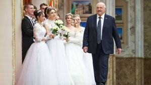 Александр Лукашенко принял участие в Новогоднем балу для молодежи во Дворце Независимости